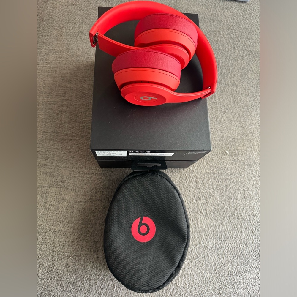 Beats by Dr. Dre Red Solo wireless